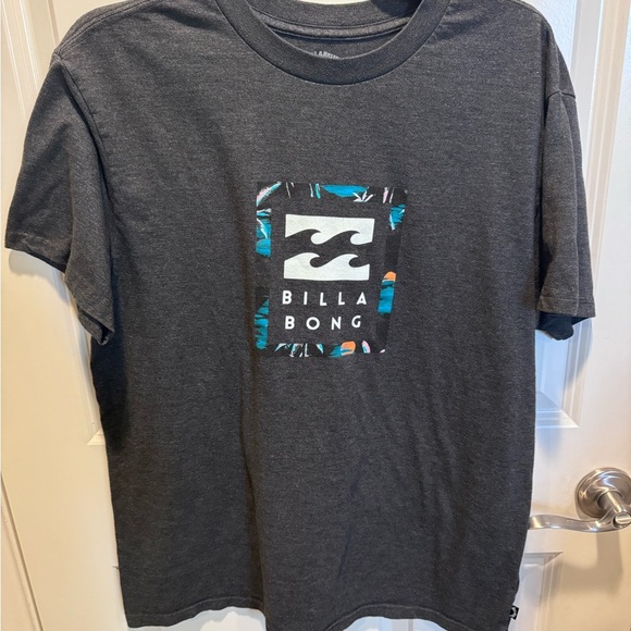 Billabong Men's Charcoal Tee with Tropical Print - Picture 1 of 2